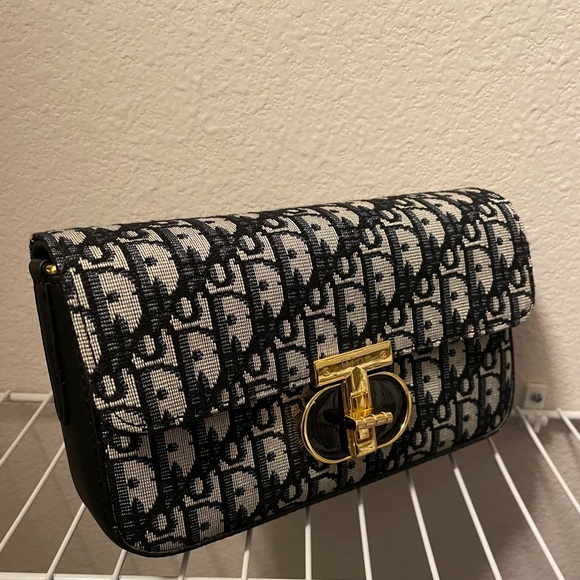 Small Dior Bag - Picture 5 of 6